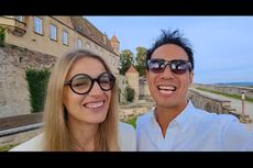 Rayakan HUT Ke-10 Pernikahan, Daniel Mananta dan Viola Maria Kembali ke Kastil Steffenfels, Jerman