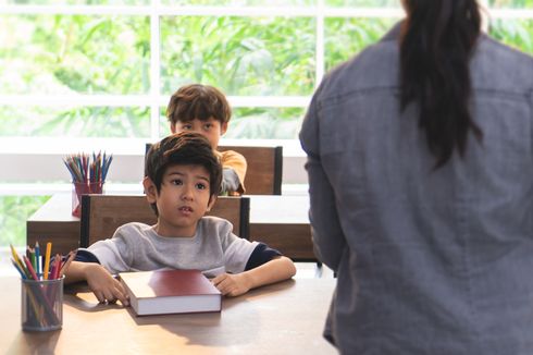 Apa yang Bisa Dilakukan Saat Anak Tidak Suka dengan Gurunya di Sekolah