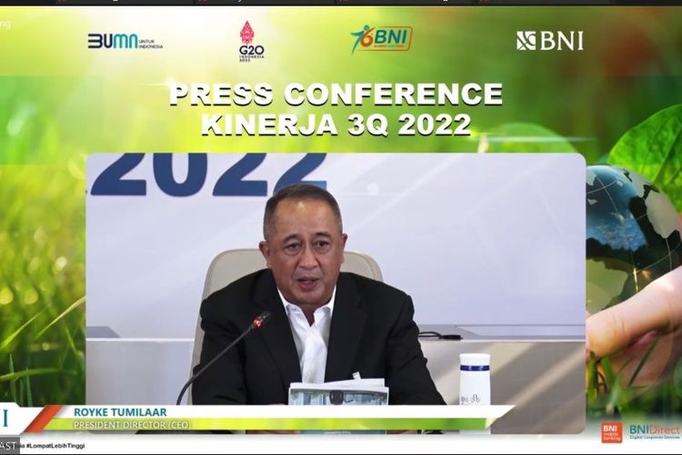 Direktur Utama BNI Royke Tumilaar saat konferensi pers virtual, Senin (24/10/2022).