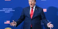 Trump Semprot Jurnalis CNN di Ruang Oval gara-gara Disinggung soal Natalie Harp