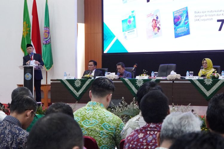 Rektor Uhamka Prof Gunawan Suryoputro dalam milad ke-66 Uhamka yang diadakan di Fakultas Ekonomi dan Bisnis Uhamka, Jakarta, pada Rabu, 15 November 2023.