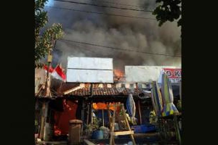 Pasar Sumber, Kecamatan Sumber, Kabupaten Cirebon, Jawa Barat, terbakar hebat, senin petang, (24/8/2015). 