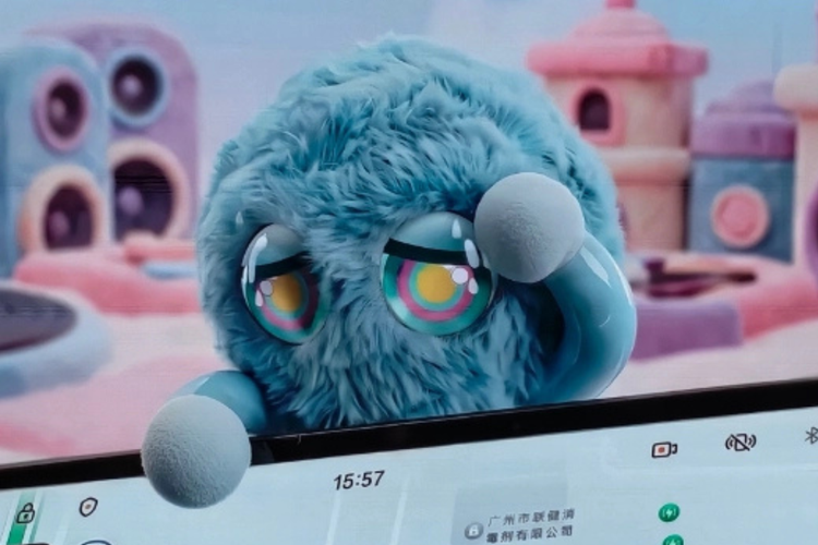 Secara fisik, Hamomo hadir dengan bentuk kecil menyerupai boneka karakter atau maskot yang punya wajah ekspresif. 