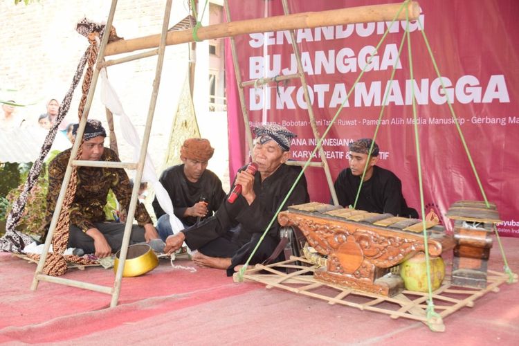 Tradisi Bujanggaan adalah salah satu tradisi di Indramayu.
