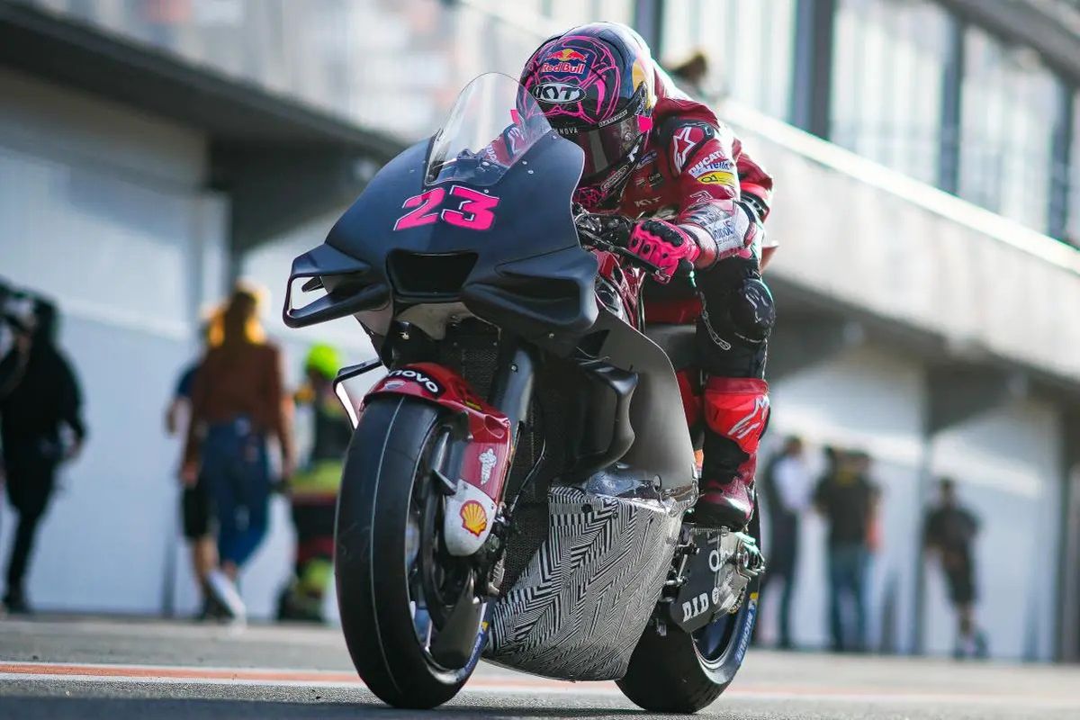 Pebalap Ducati Lenovo Enea Bastianini sudah tidak sabar menggunakan  seragam dan motor baru 2023. 
