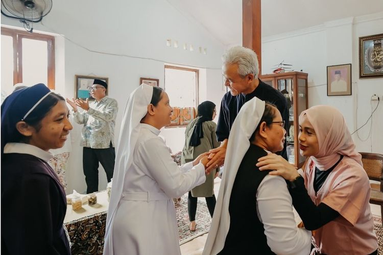 Calon Presiden Nomor urut 3,  Ganjar Pranowo kembali menggelar 'open house' hari ketiga Lebaran Idul Fitri 2024 di Kutoarjo, Kabupaten Purworejo Jawa Tengah.