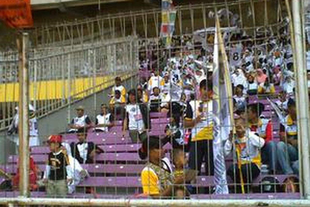 Anak-anak balita kembali terlihat di kesempatan terakhir kampanye terbuka Partai Keadilan Sejahtera (PKS) di Jakarta, Senin (30/1).