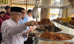 Santap Siang di Rumah Makan Harapan Subang, Ahmad Syaikhu Berharap Menang Pilkada Jabar 2024