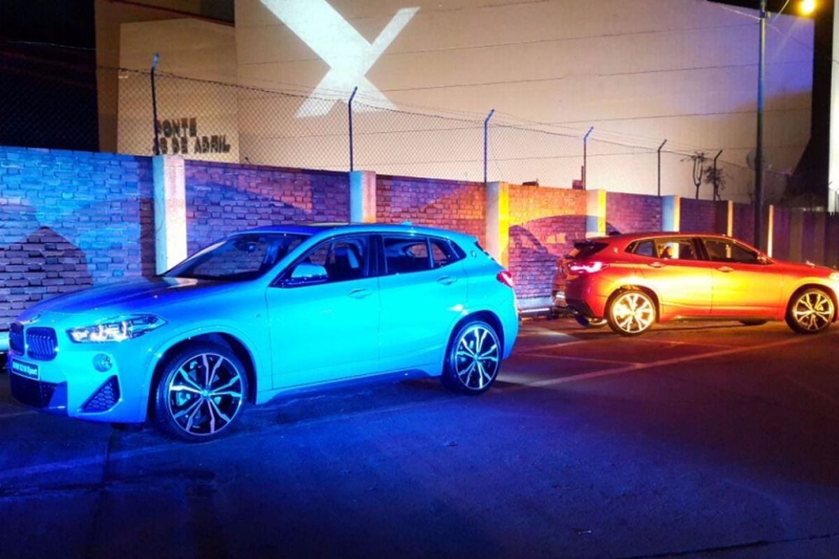 Dua unit The New BMW X2 di Village Underground, Lisbon, Portugal, Jumat (26/01/2018).