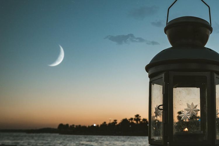 Ilustrasi bulan sabit. Ilustrasi hilal Lebaran 2026
