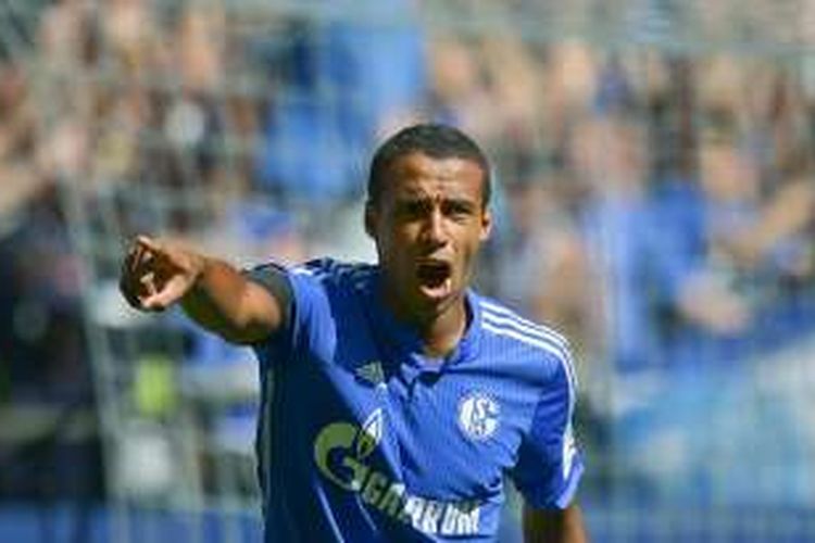 Bek andalan Schalke, Joel Matip, dipastikan berseragam Liverpool pada musim depan.