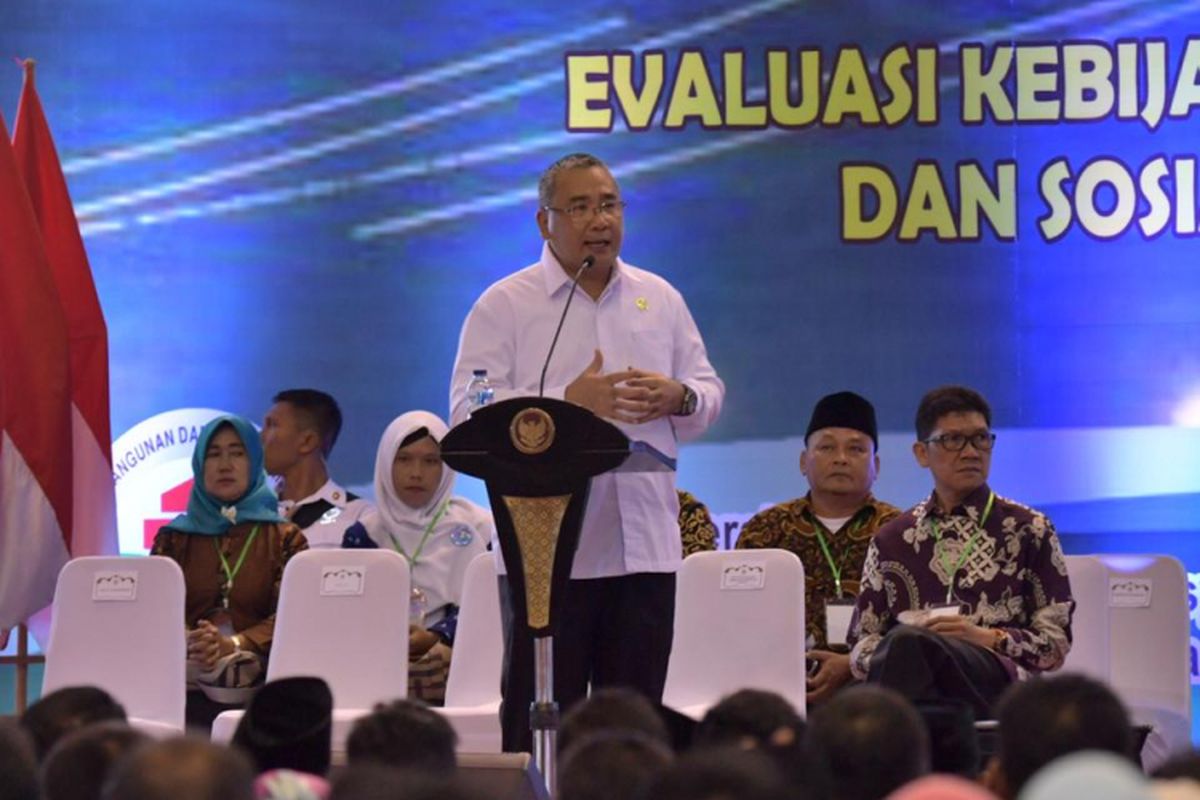 Menteri Desa, Pembangunan Daerah Tertinggal dan Transmigrasi, Eko Putro Sandjojo mengevaluasi Kebijakan Pembangunan dan Pemberdayaan Masyarakat Desa dan Sosialisasi Prioritas Penggunaan Dana Desa tahun 2019 di Kota Palembang, Minggu (25/11/2018).