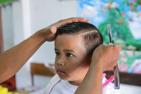 Yang Harus Dilakukan Orangtua Jika Anak Potong Rambut Sendiri