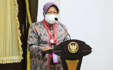 Surabaya's Risma Meets with Key Medical Staff to Curb Covid-19 Chain of Transmission