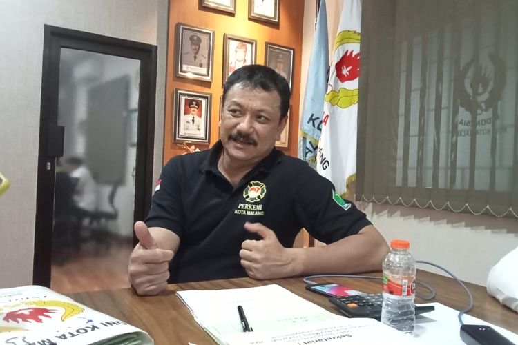 Ketua KONI Kota Malang, Eddy Wahyono saat diwawancarai di Kantor KONI Kota Malang pada Rabu (22/6/2022). 