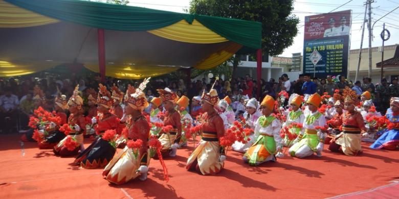 Festival Endog-endogan di Banyuwangi, Jawa Timur, Kamis (30/1/2014).