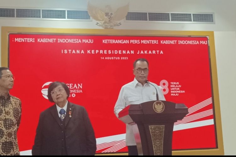 Menteri Perhubungan (Menhub) Budi Karya Sumadi memberikan keterangan pers di Kompleks Istana Kepresidenan, Jakarta, Senin (14/8/2023).