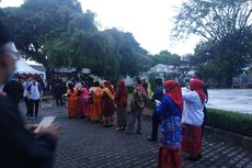 Upacara HUT Ke-77 RI, Masyarakat Mulai Berdatangan ke Istana Pakai Baju Adat