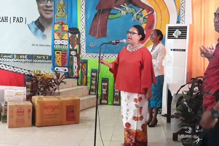 Menteri Pemberdayaan Perempuan dan Perlindungan Anak (PPPA) RI Yohana Yembise di Waropen, Papua, Kamis (10/10/2019).