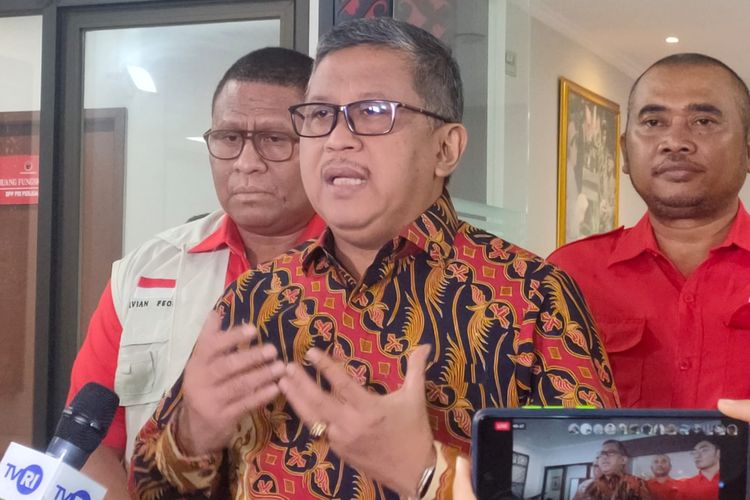 Sekretaris Jenderal PDI-P Hasto Kristiyanto ditemui di Sekolah Partai PDI-P, Lenteng Agung, Jakarta, Kamis (2/3/2023).