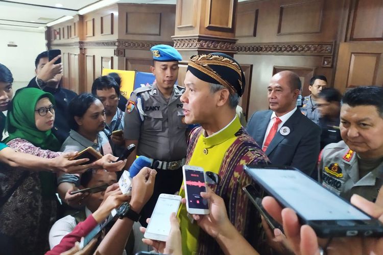 Gubernur Jawa Tengah Ganjar Pranowo saat ditemui awak media di Gedung Gradhika Bhakti Praja kompleks perkantoran Provinsi Jateng, Kamis (10/10/2019).