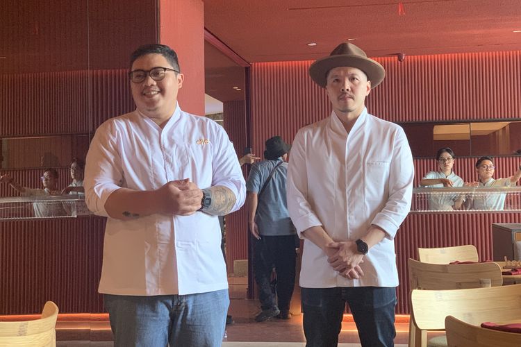 Richie Pratadaja, owner of Criollo by Crio and master chocolatier and William Cecario, Chef de Cuisine at the opening of Criollo Plaza Indonesia. 