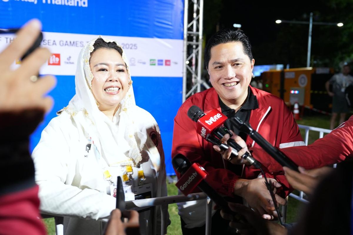 Menteri Pemuda dan Olahraga (Menpora) Erick Thohir bersama Ketua Umum Federasi Panjat Tebing Indonesia (FPTI) Yenny Wahid. (Dok. Kemenpora)