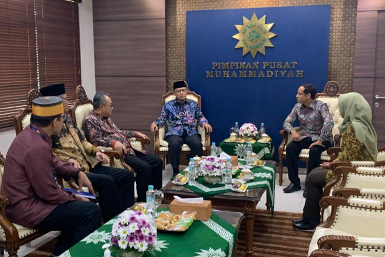Menteri Pendidikan, Kebudayaan, Riset, dan Teknologi (Mendikbud Ristek) Nadiem Makarim berkunjung ke Yogyakarta untuk bersilaturahmi dengan pimpinan Muhammadiyah, pada Senin (18/9/2023).
