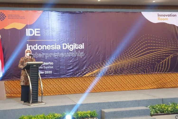 Menteri Tenaga Kerja Ida Fauziah saat menghadiri acara Indonesia Digital Entrepreneurship (IDE) Summit di salah satu hotel di Kota Mojokerto, Jawa Timur.