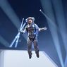 Johnny Depp 'Cari Kerjaan' di MTV VMA 2022, Gelantungan Berbaju Astronot