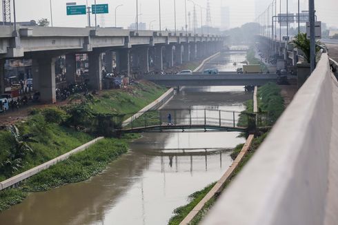 Mobil Tercebur Kalimalang, Satu Orang Meninggal Terseret Arus