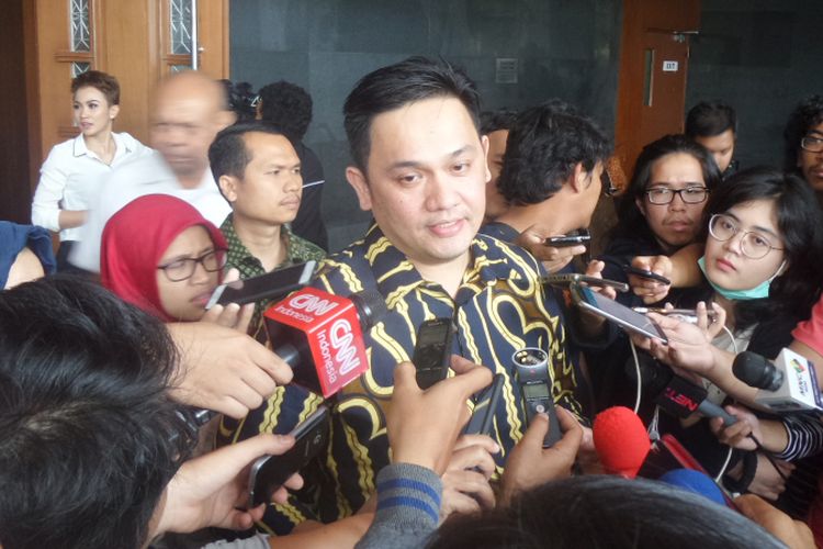 Farhat Abbas seusai bersaksi dalam persidangan untuk terdakwa Miryam A Haryani di Pengadilan Tipikor Jakarta, Senin (4/9/2017).