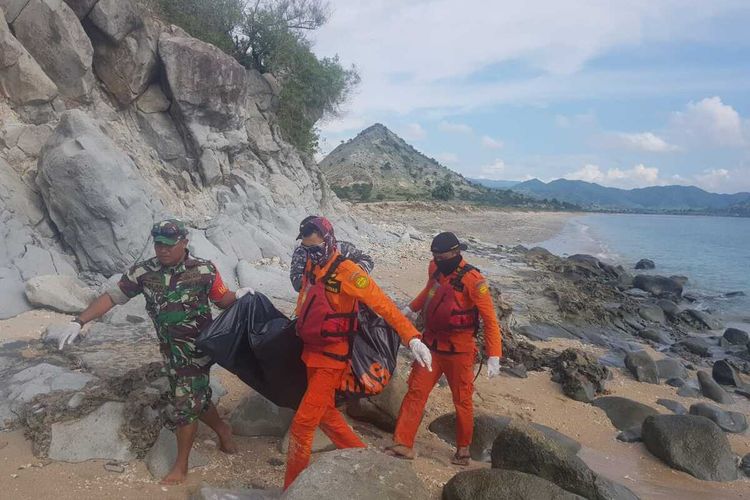 evakuasi korban nelayan Kabupaten Sumbawa Barat