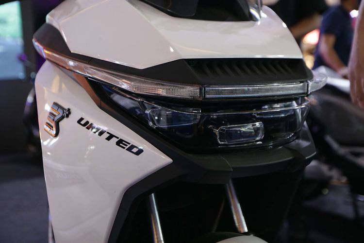 Motor listrik United E3 dipamerkan di Indonesia International Motor Show (IIMS) 2023 di JIExpo, Kemayoran, Jakarta Pusat, Minggu (19/2/2023). Motor listrik ini kerjasama United e-motor dengan Hyundai Motors dari Korea Selatan.
