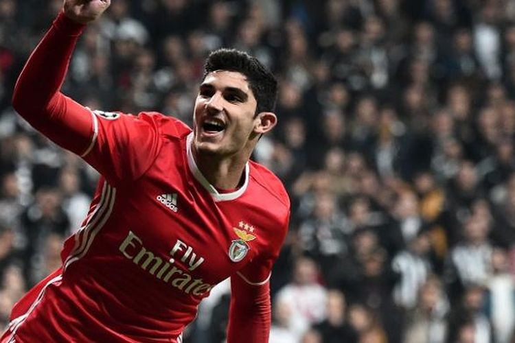 Gelandang Benfica, Goncalo Guedes, merayakan gol ke gawang Besiktas dalam laga penyisihan Grup B Liga Champions, di Vodafone Arena, 23 November 2016.