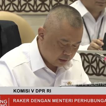 Menteri Perhubungan Dudy Purwagandhi dalam rapat kerja bersama dengan Komisi V DPR RI di Jakarta, Kamis (8/5/2025). 