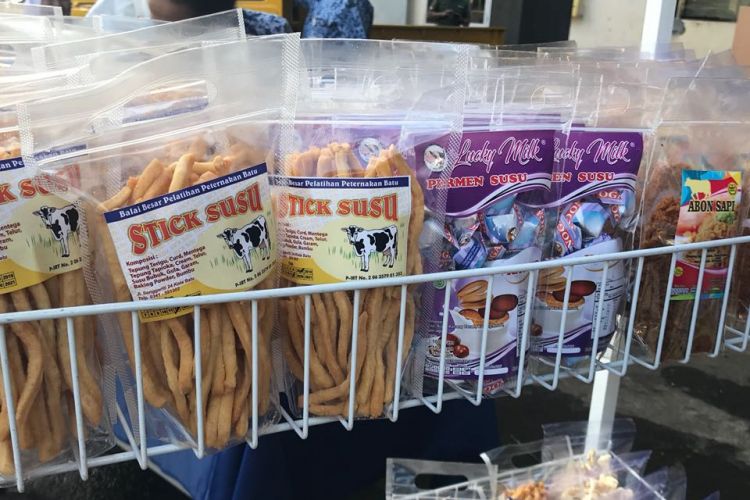 Berbagai produk olahan susu dari Balai Besar Pelatihan dan Peternakan Batu, Jawa Timur.