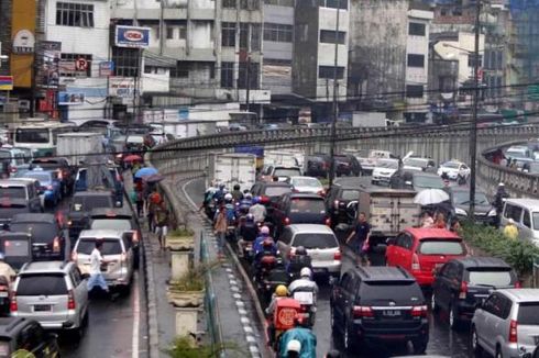 Jangan Sembarangan Mendahului Kendaraan, Ini Aturan dan Tekniknya