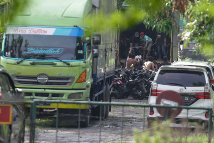 Sejauh ini, TNI AD menyatakan masih menyelidiki sejauh mana keterlibatan para prajurit dalam temuan 215 motor dan 49 mobil di gudang tersebut. Begitu pula terkait motif dan modus yang digunakan dalam kasus ini.
