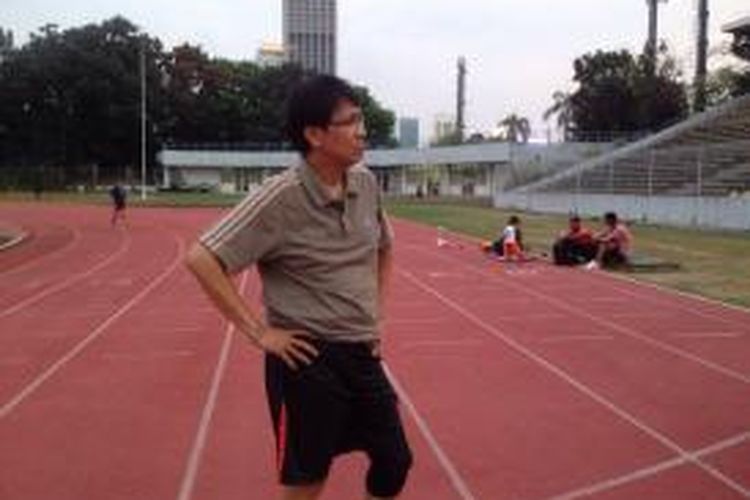 Sekretaris Jenderal PB PASI, Tigor Tanjung, joging di Stadion Madya Gelora Bung Karno, Jakarta, Rabu (29/10/2014).