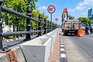Ramai Pemasangan Pot di Trotoar Flyover Purwosari Tutup Akses Pejalan Kaki, DPUPR Solo Beri Penjelasan