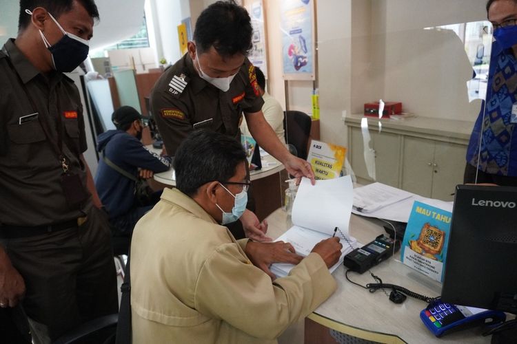 Kantor Wilayah DJP Jawa Tengah II melalui Juru Sita Pajak Negara (JSPN) Kantor Pelayanan Pajak Pratama Magelang memblokir dan menyita rekening penunggak pajak dengan inisial N, Selasa (9/11/2021).