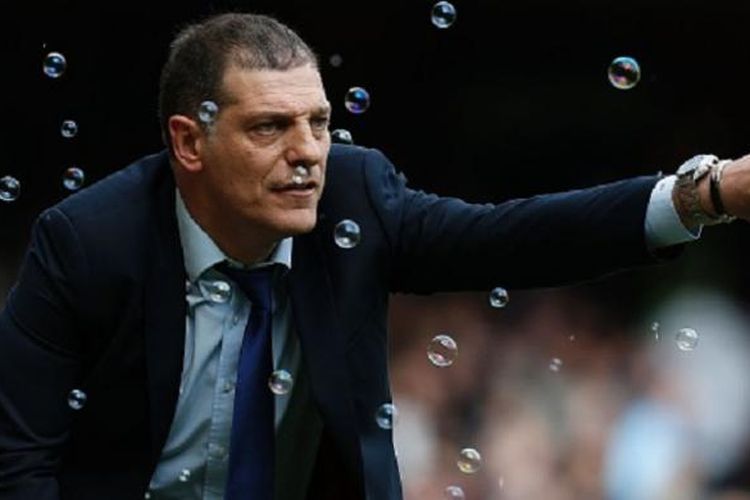 Manajer West Brom, Slaven Bilic, dipecat seusai timnya bermain imbang 1-1 dengan Manchester City pada pekan ke-13 Premier League, Rabu (16/12/2020).