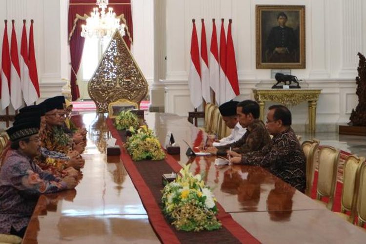 Presiden Joko Widodo menerima Pimpinan Pusat Muhammadiyah di Istana Merdeka, Jakarta, Senin (13/2/2017).