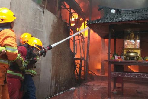 [POPULER NUSANTARA] Kebakaran Vihara Saat Imlek di Bandung | Teror Bakar Kendaraan di Semarang 