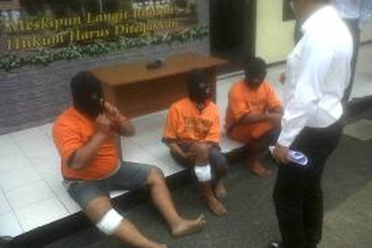 Dua dari tiga pencuri motor yang ditembak polisi Polres Malang, karena melawan. Senin (18/8/2014).