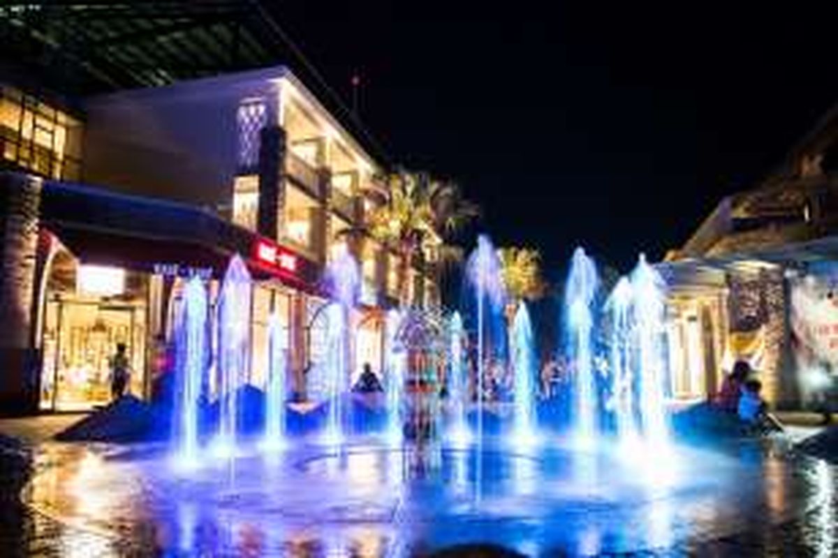 Dancing fountain menwarnai pembukaan Samasta Lifestyle Village.