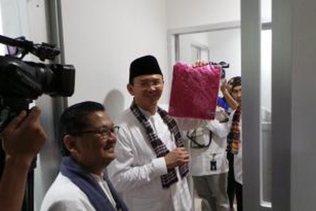 Gubernur DKI Jakarta Basuki Tjahaja Purnama meresmikan ruang kemoterapi Tulip unit Hematologi Onkologi Paliatif di Rumah Sakit Umum Daerah (RSUD) Tarakan, Jakarta Barat, Kamis (10/9/2015).  