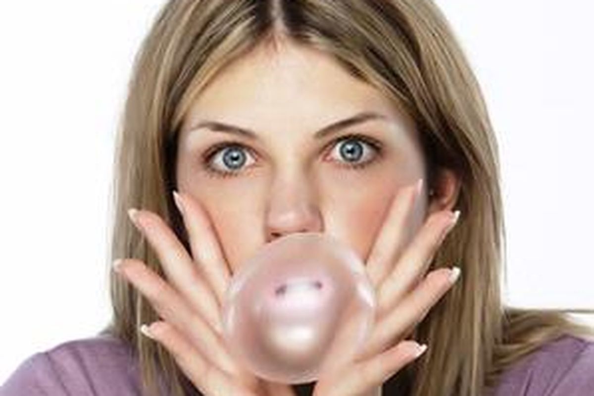 Makan permen karet membuat kita membakar kalori dengan sempurna. 