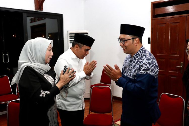 Sekjen Partai Gerindra Ahmad Muzani saat menyambangi kediaman Ridwan Kamil di Bandung pada Senin (13/6/2022). 